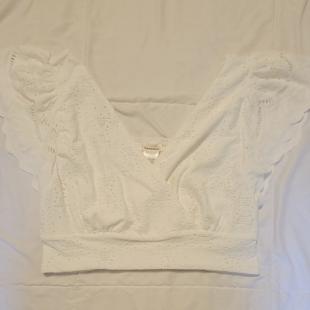 Cropped eyelet top